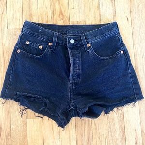 Black Levi's 501 jean shorts, Size 25